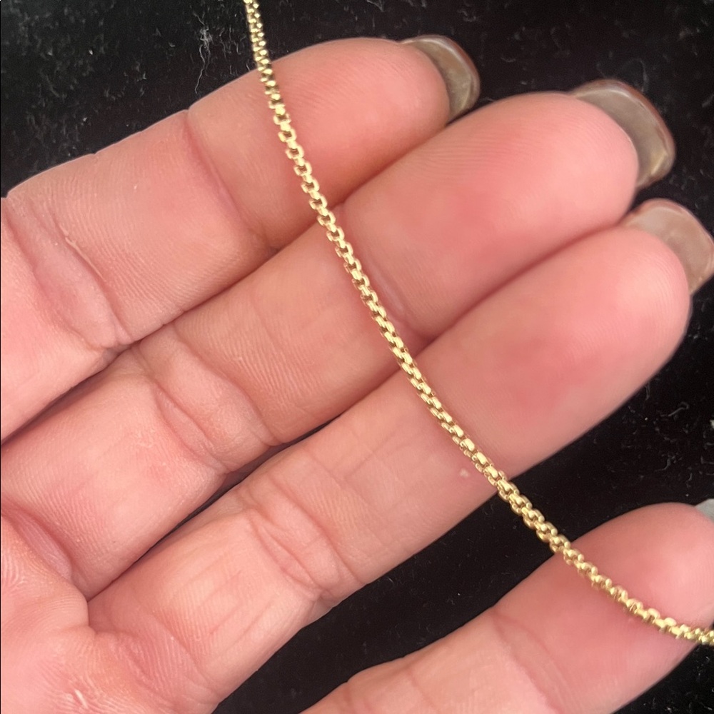 Elegant Gold Chain Necklace - Picture 2 of 3